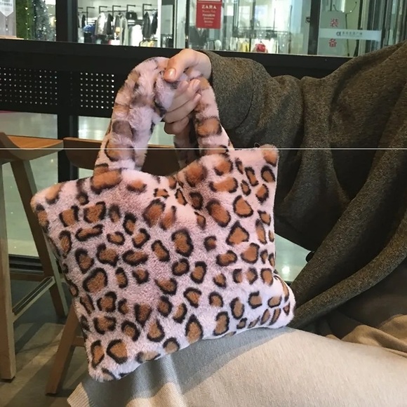 Leopard print pink furry bag - Picture 3 of 8